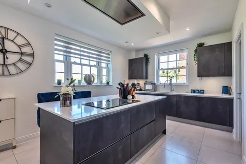 4 bedroom house to rent