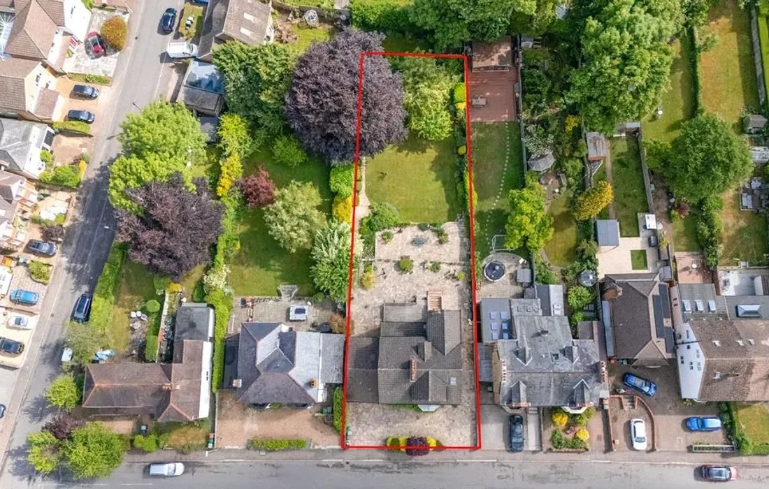 6 bedroom house for sale