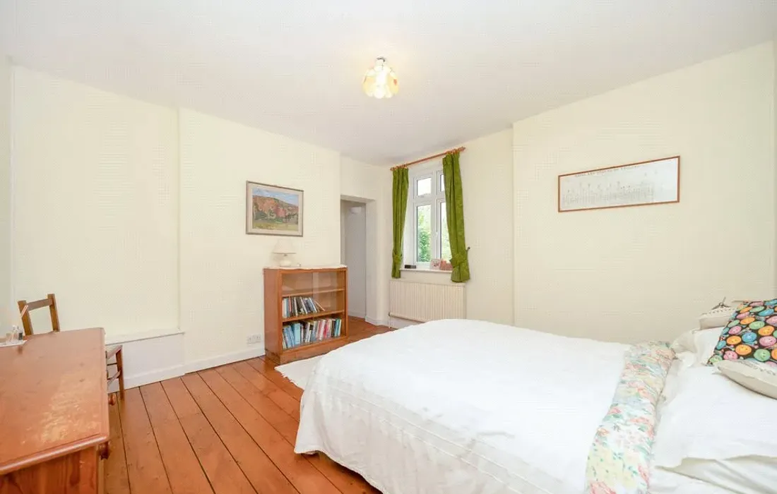 6 bedroom house for sale