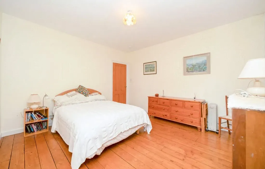 6 bedroom house for sale