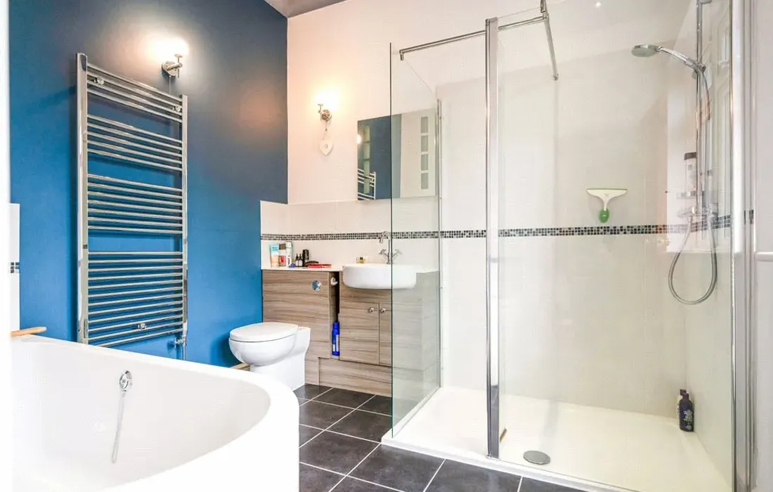 6 bedroom house for sale