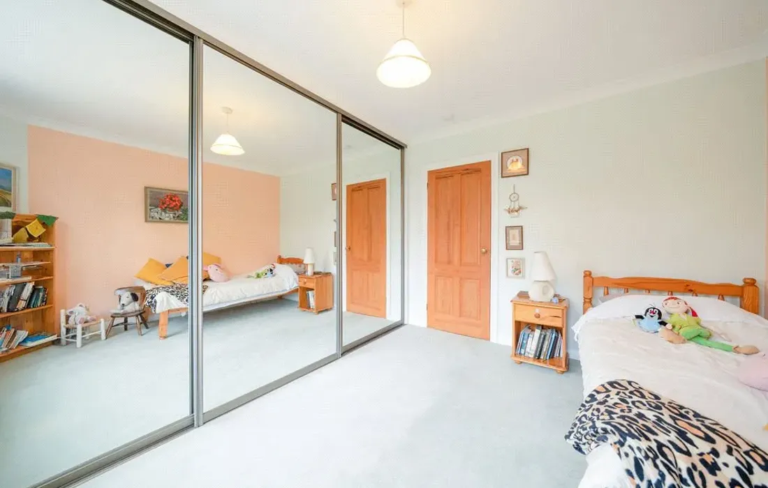 6 bedroom house for sale