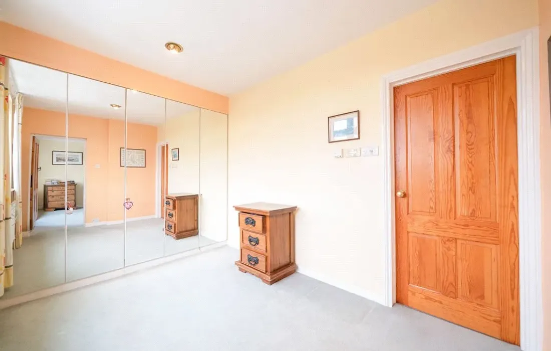6 bedroom house for sale