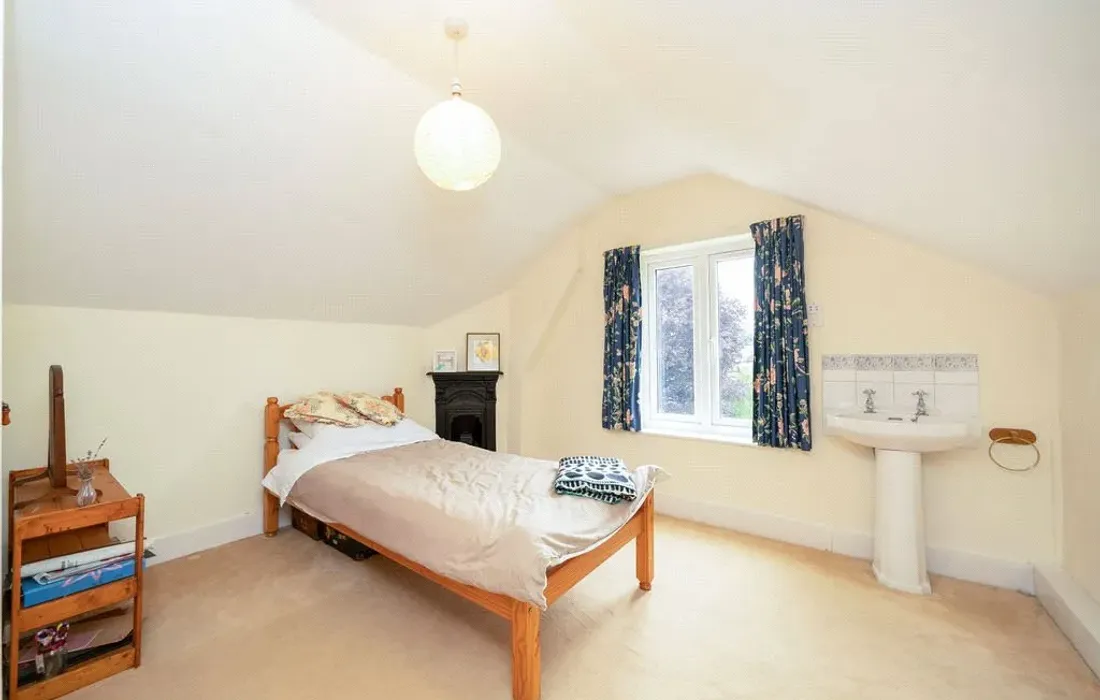 6 bedroom house for sale