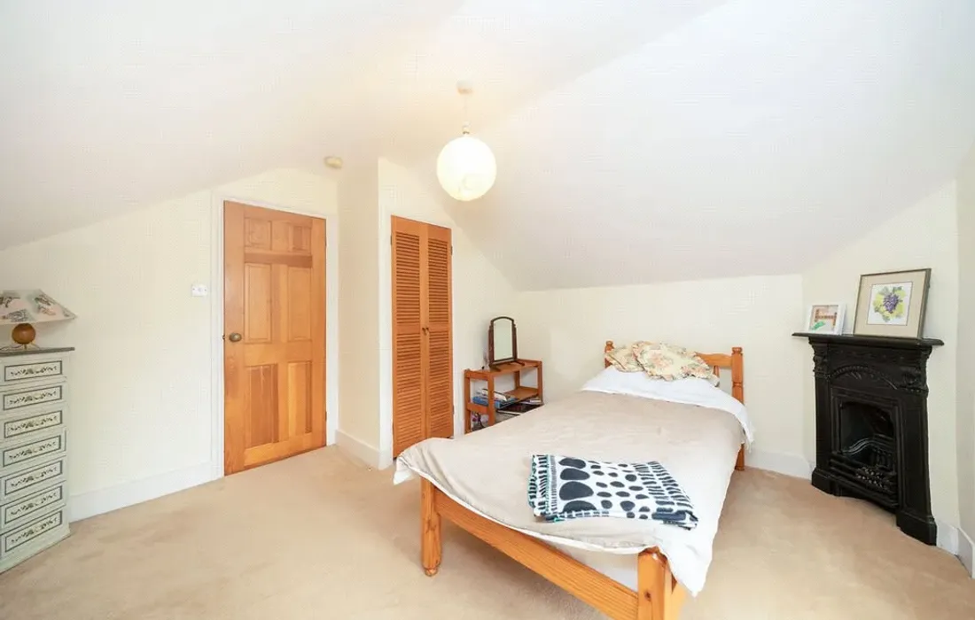6 bedroom house for sale