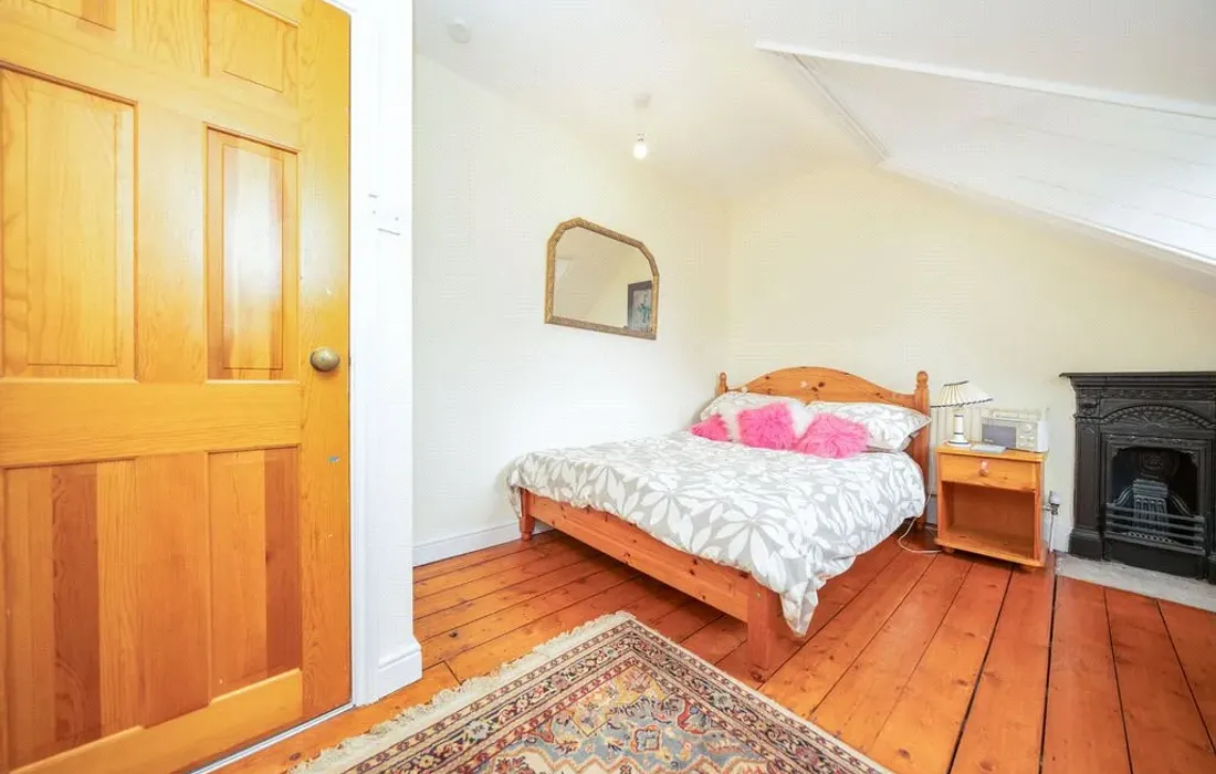 6 bedroom house for sale