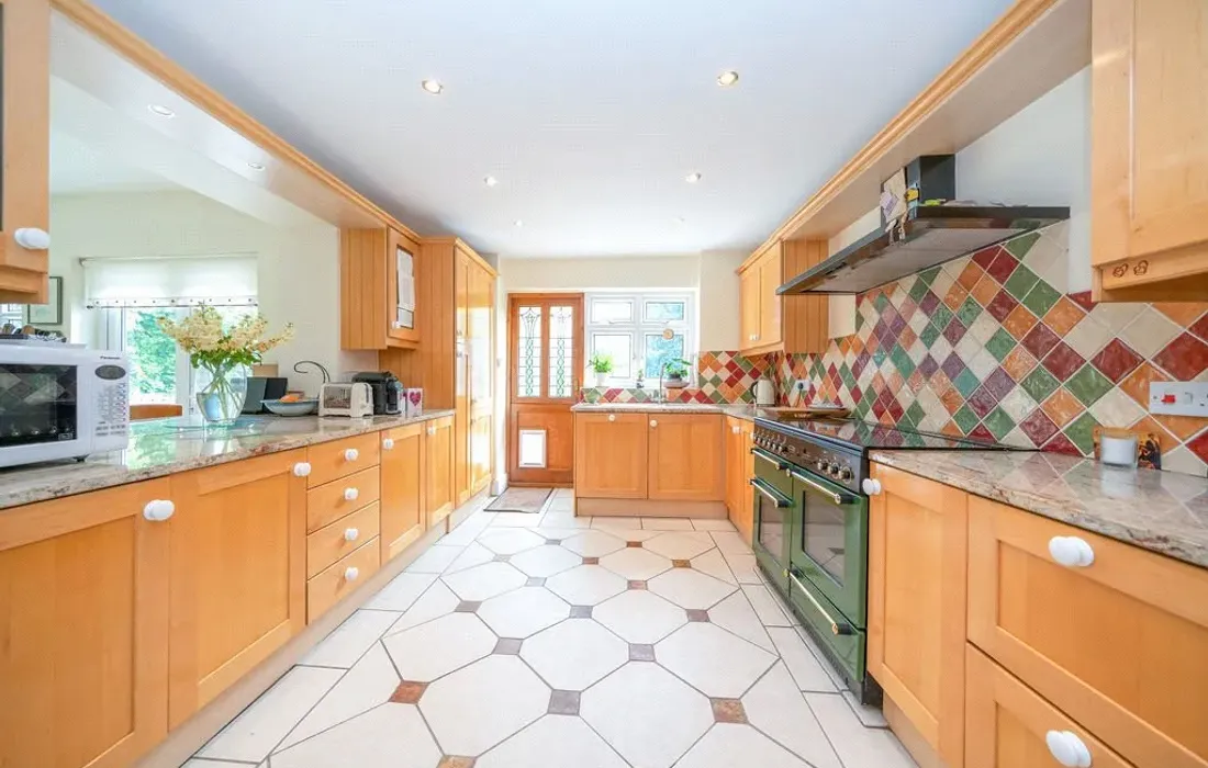 6 bedroom house for sale