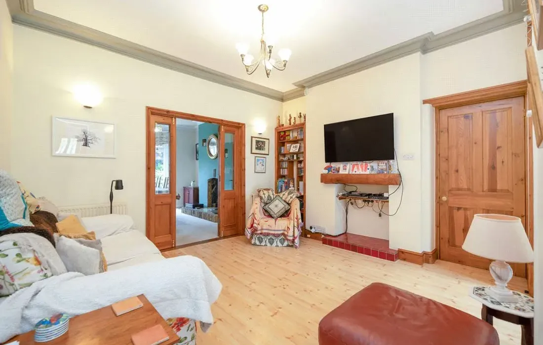 6 bedroom house for sale