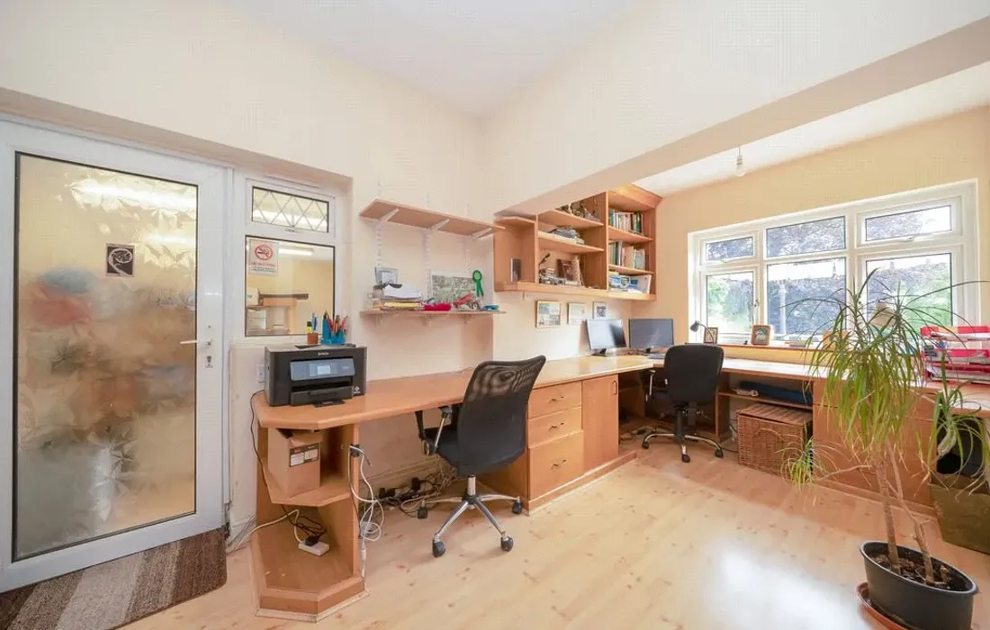 6 bedroom house for sale