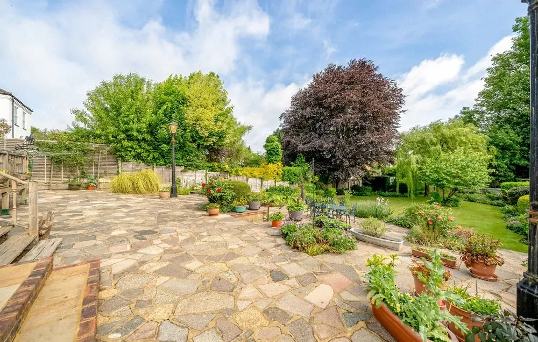 6 bedroom house for sale