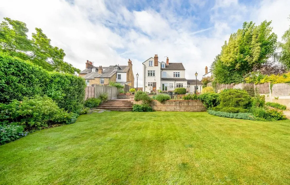 6 bedroom house for sale