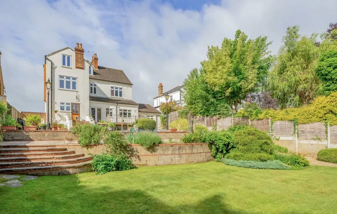 6 bedroom house for sale