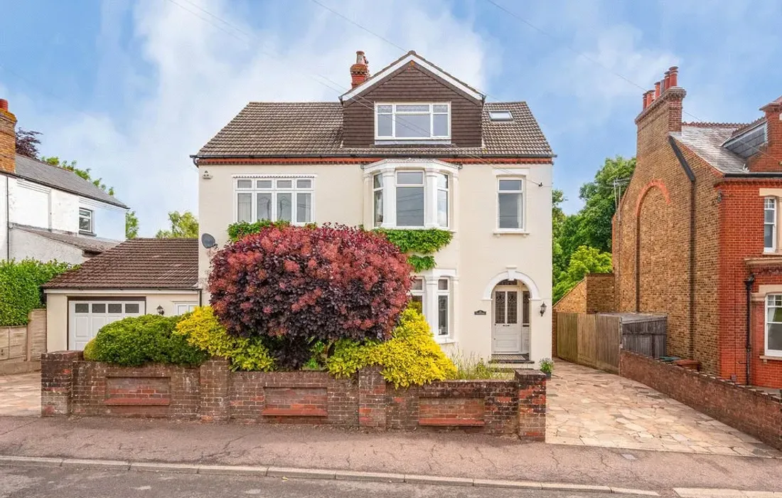 6 bedroom house for sale