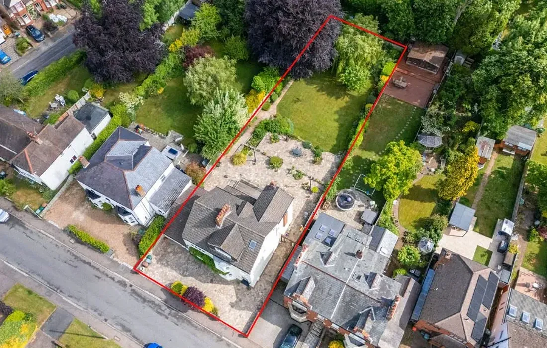 6 bedroom house for sale