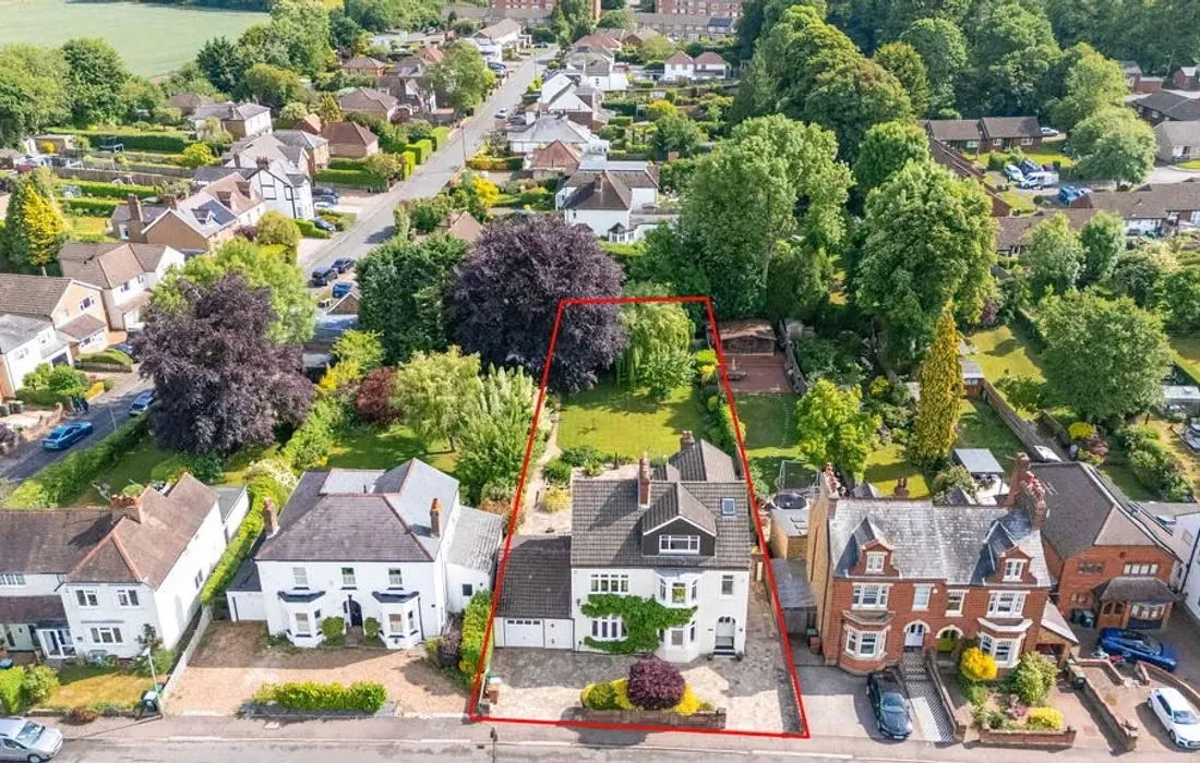6 bedroom house for sale