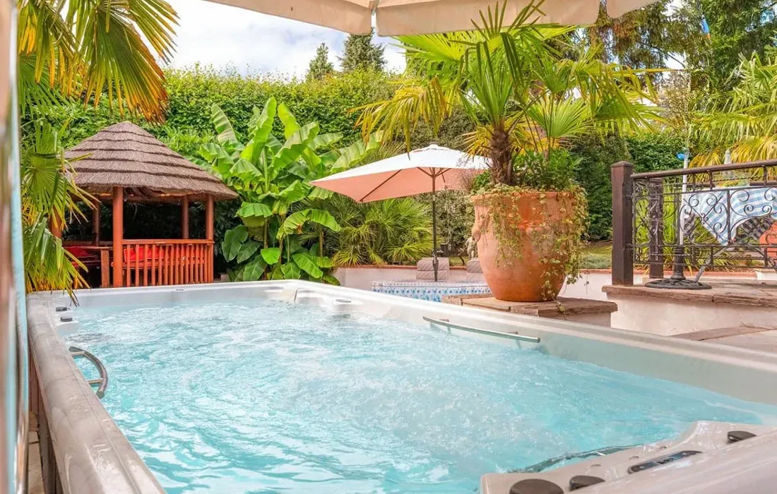 6 bedroom house for sale