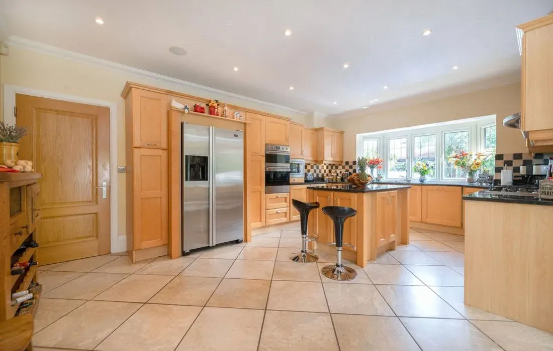 6 bedroom house for sale