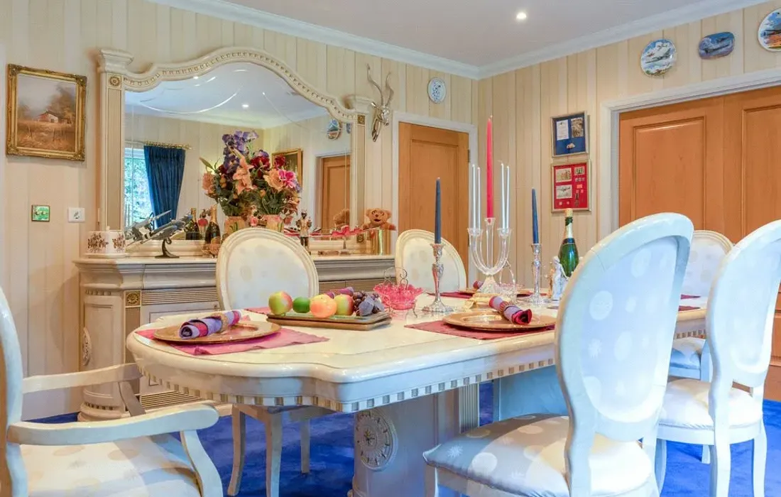 6 bedroom house for sale