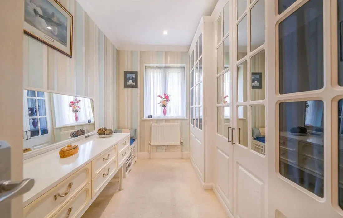 6 bedroom house for sale