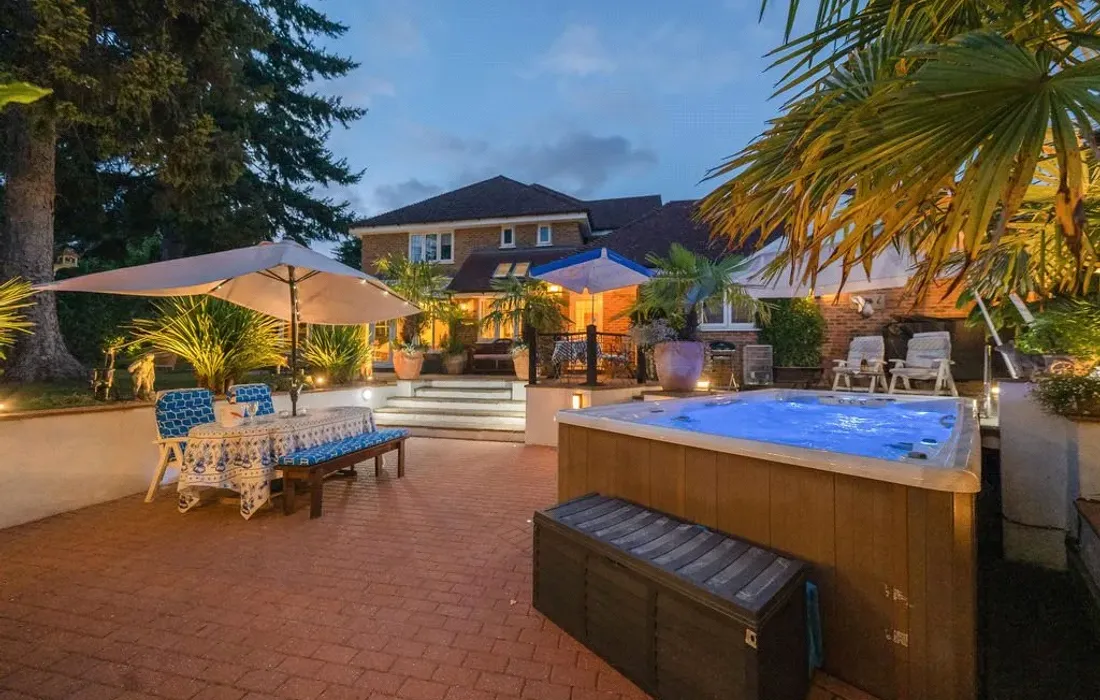 6 bedroom house for sale