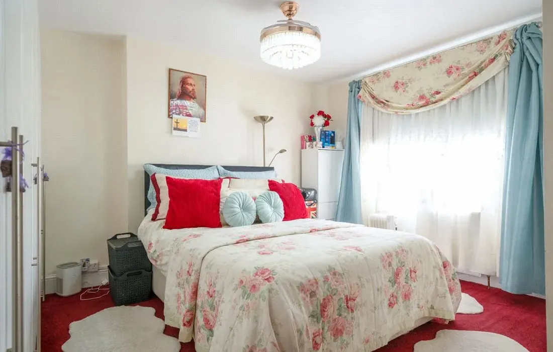 6 bedroom house for sale