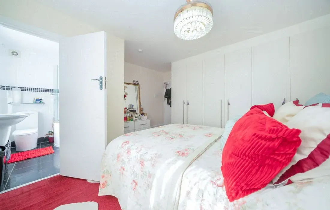 6 bedroom house for sale