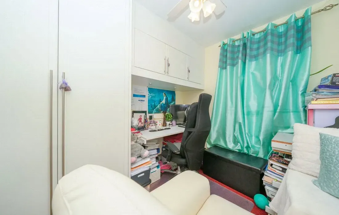 6 bedroom house for sale