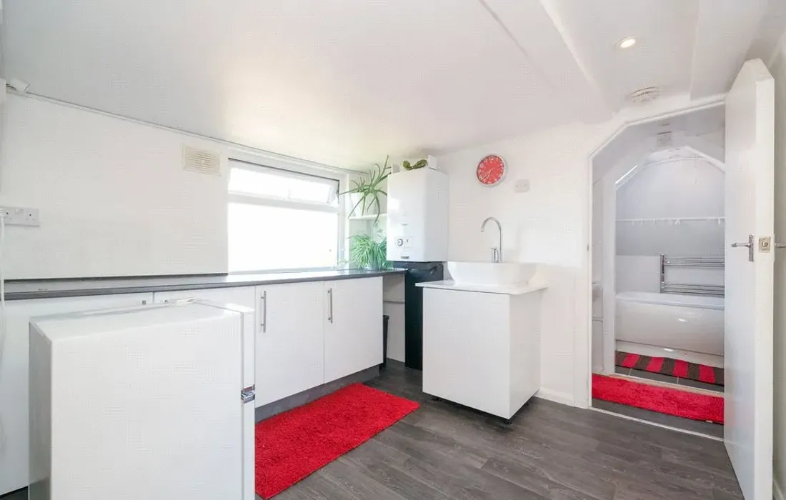 6 bedroom house for sale