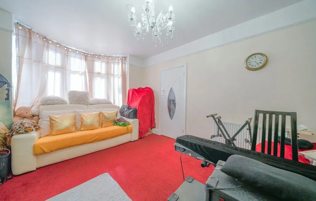 6 bedroom house for sale