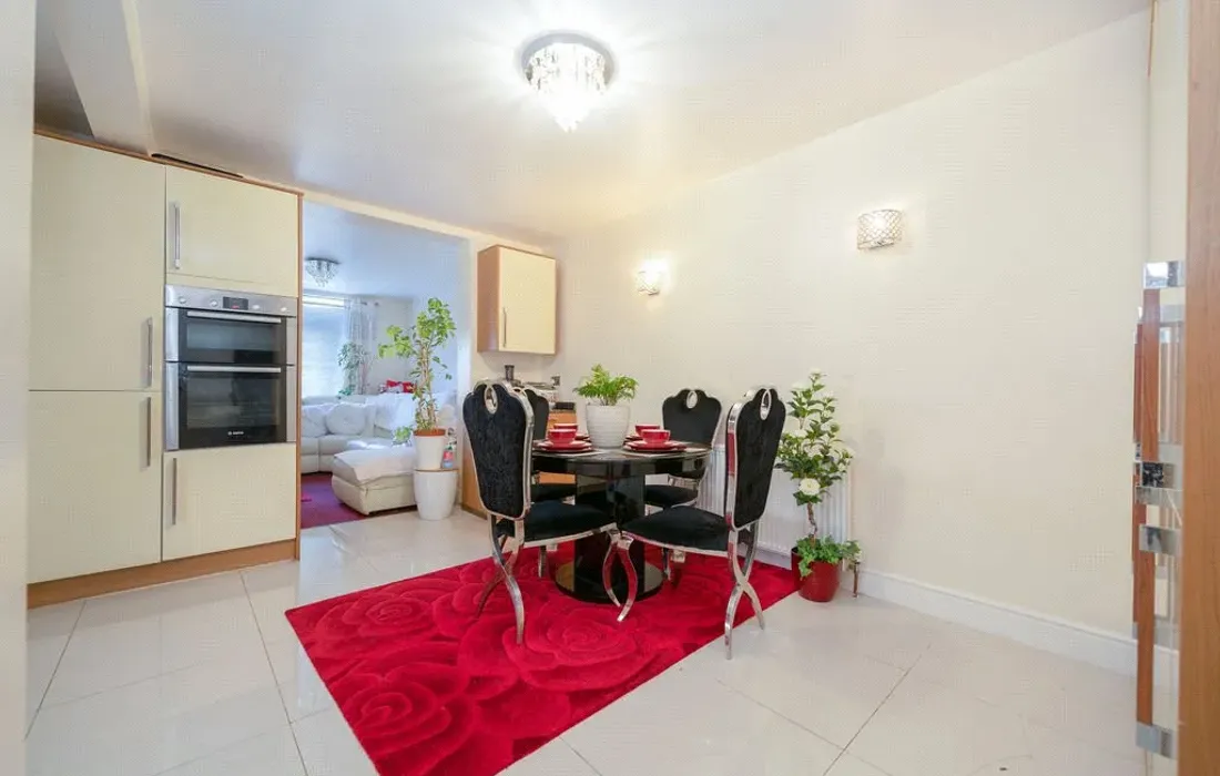 6 bedroom house for sale