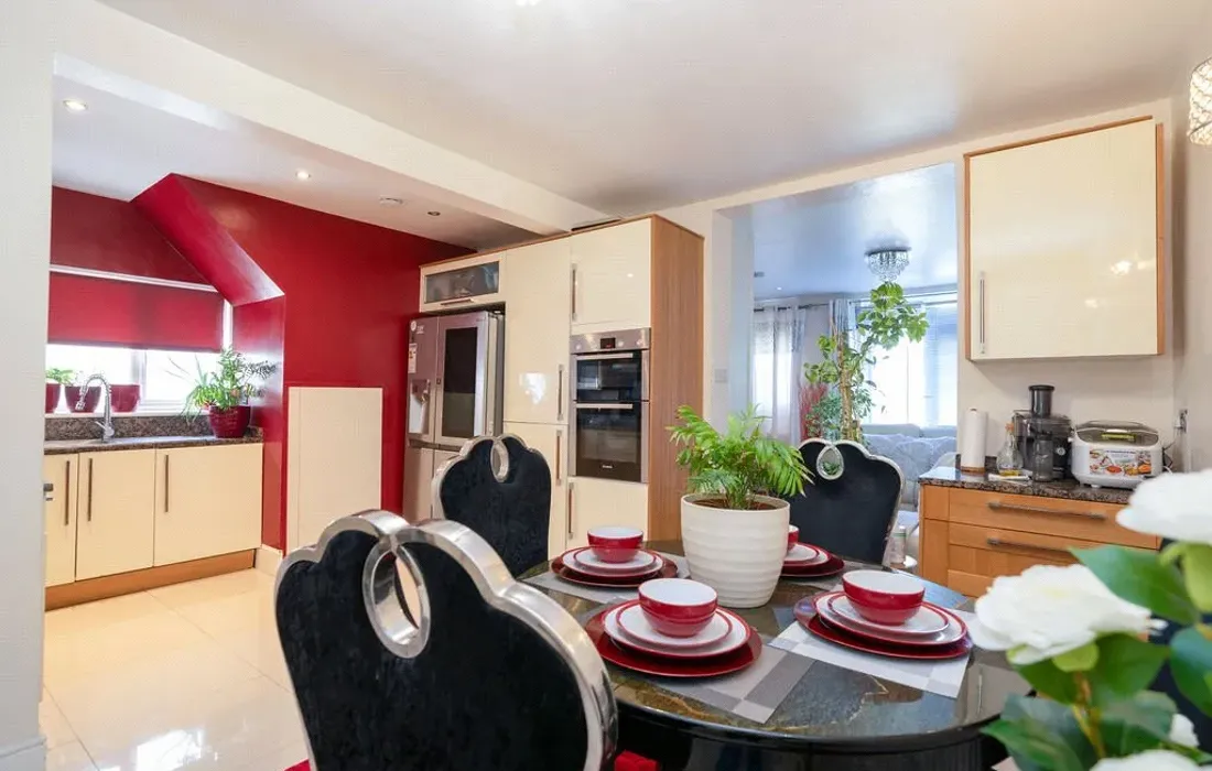 6 bedroom house for sale