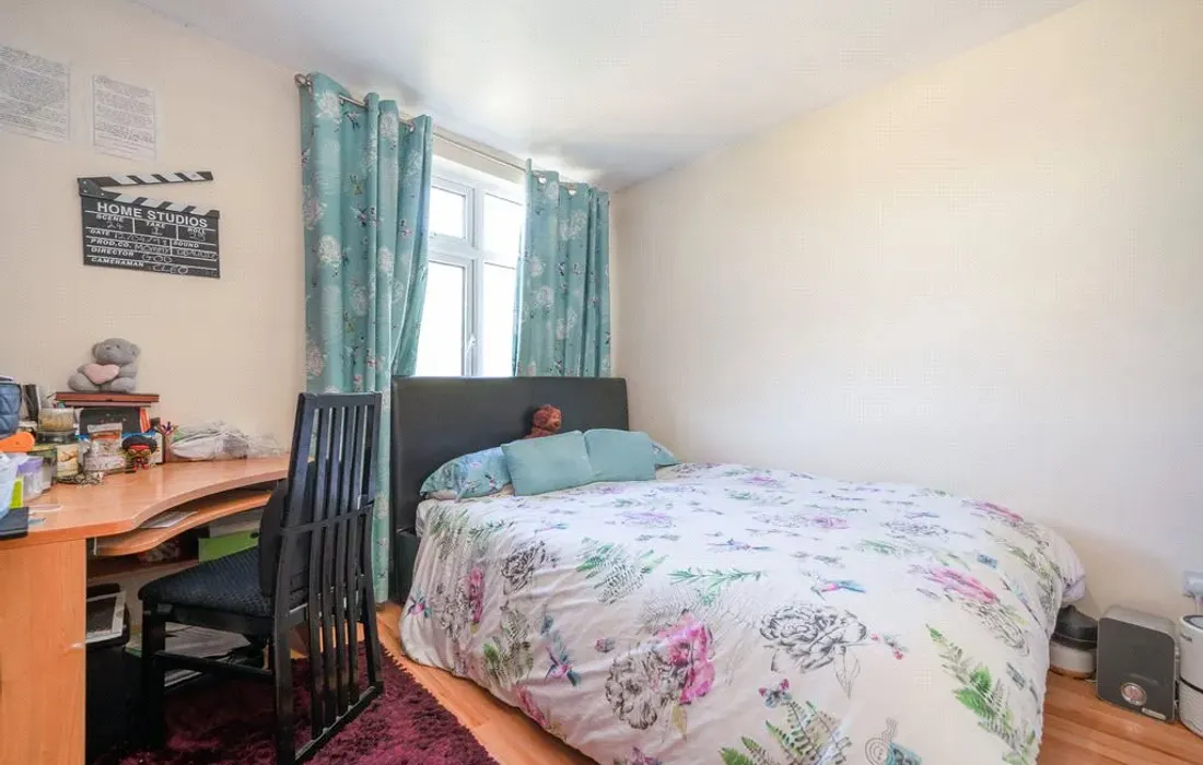 6 bedroom house for sale