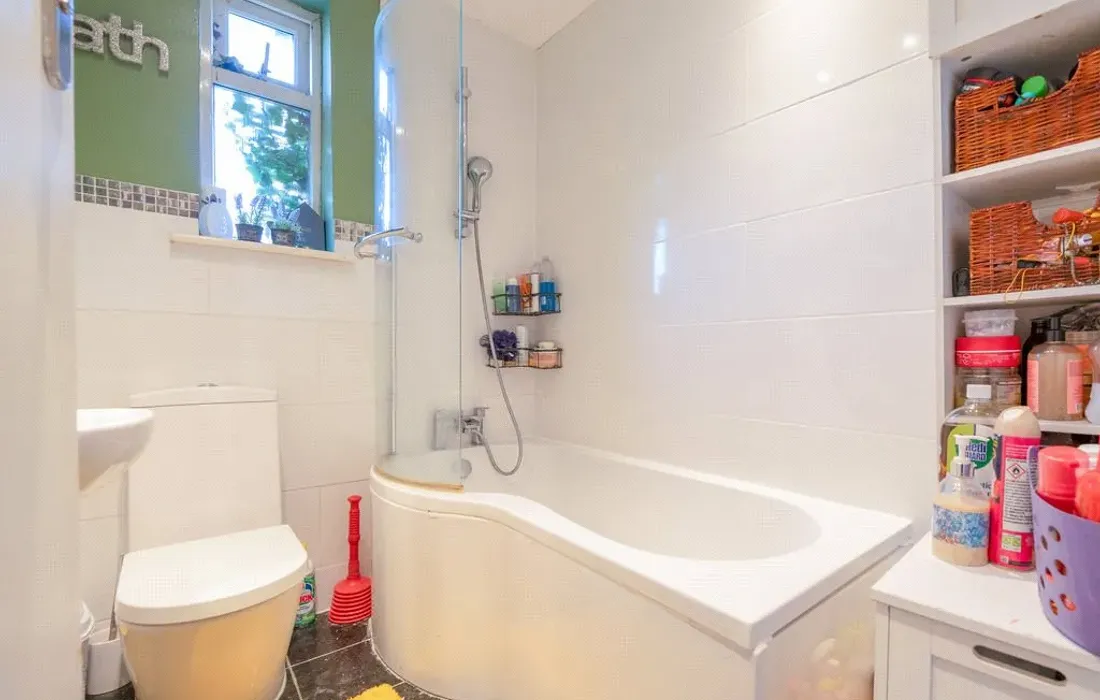 6 bedroom house for sale