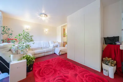 6 bedroom house for sale