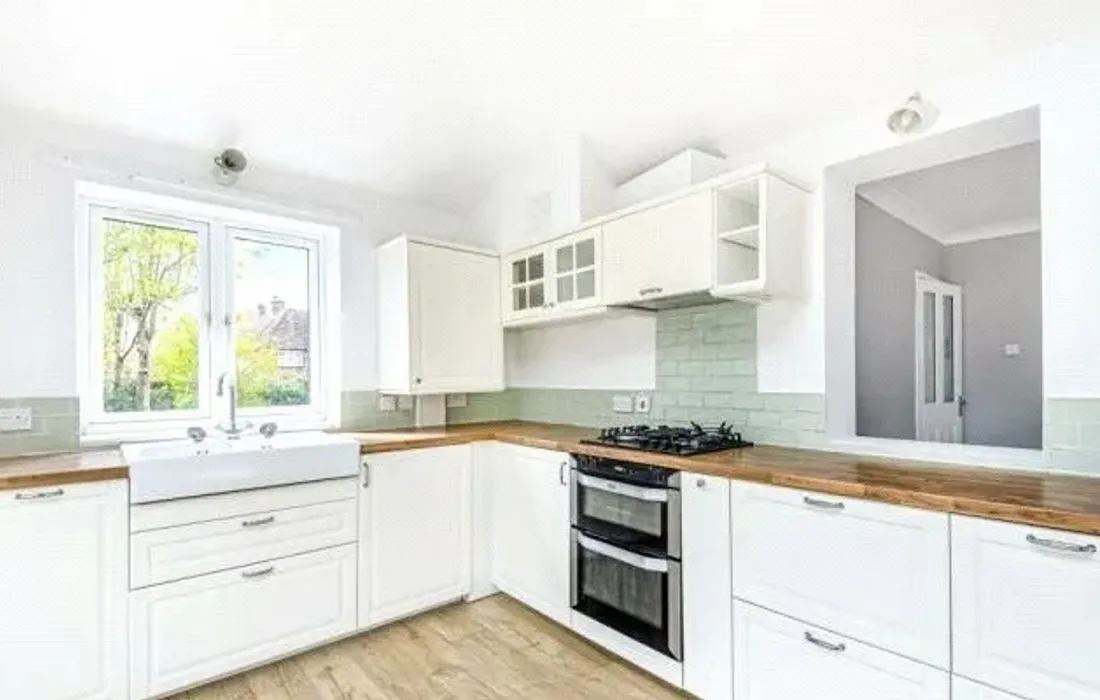 3 bedroom maisonette for sale