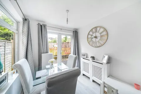 1 bedroom maisonette for sale