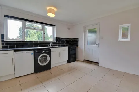 1 bedroom maisonette to rent