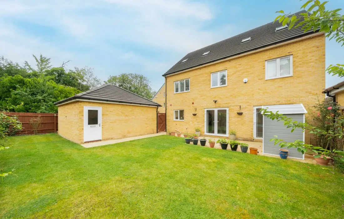 6 bedroom house to rent