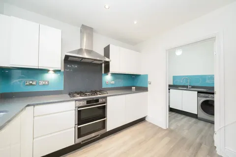 6 bedroom house to rent