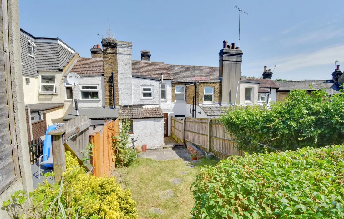 2 bedroom house to rent