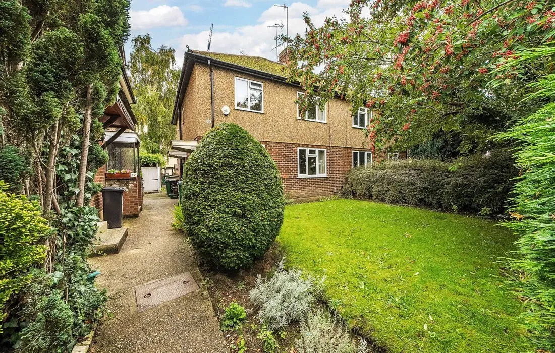 2 bedroom maisonette for sale