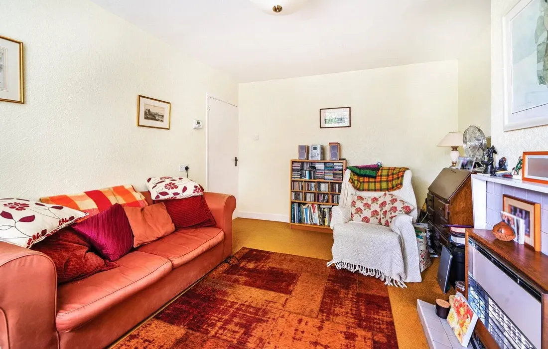 2 bedroom maisonette for sale