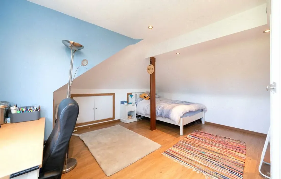 6 bedroom house for sale