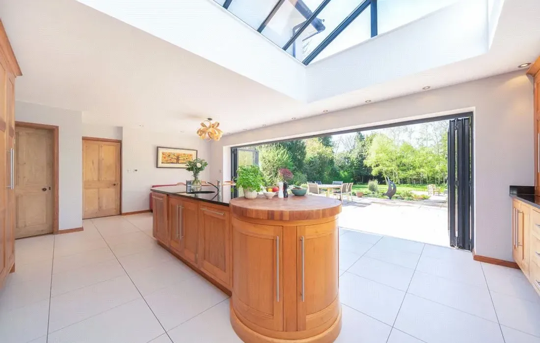 6 bedroom house for sale