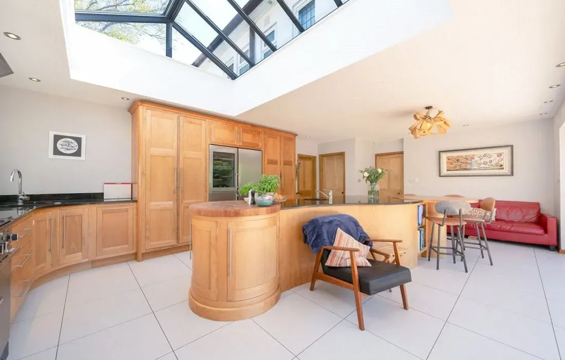 6 bedroom house for sale
