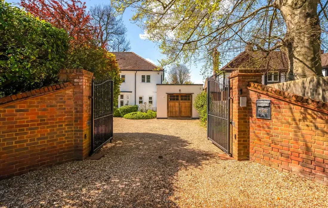 6 bedroom house for sale