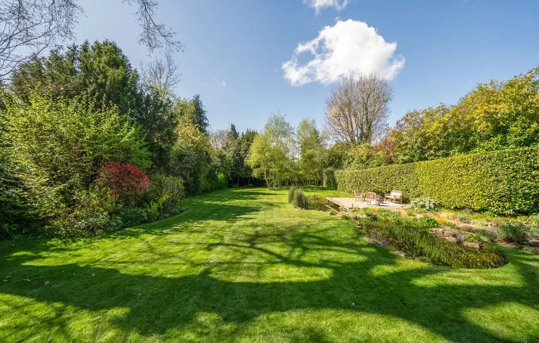 6 bedroom house for sale