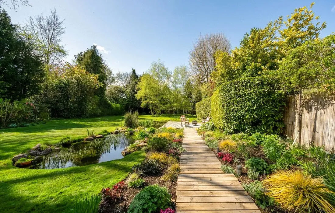 6 bedroom house for sale