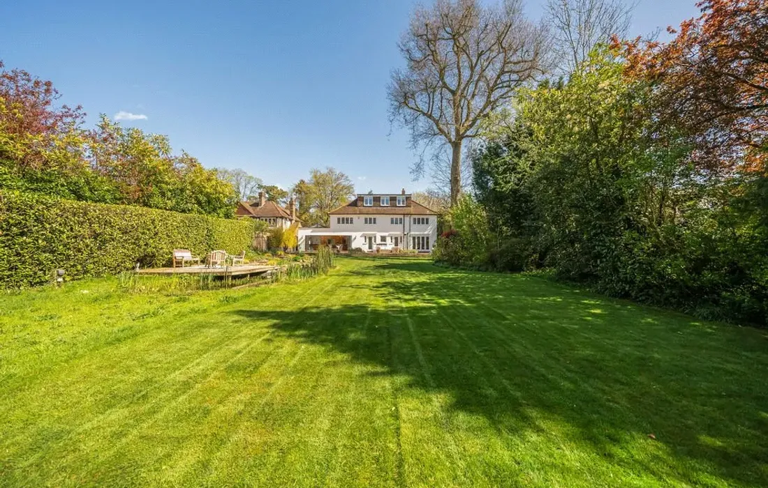 6 bedroom house for sale