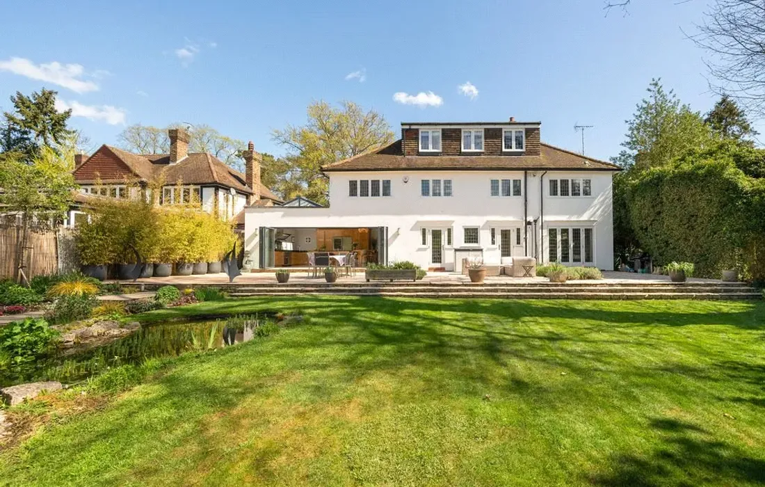 6 bedroom house for sale